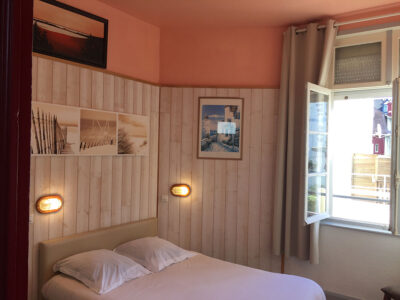 Chambre double grand lit Patio