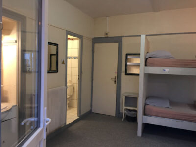 Chambre avec salle de bain 4 personnes économique