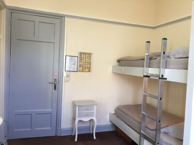 Chambre économique 2 lits cabines vue sur Patio